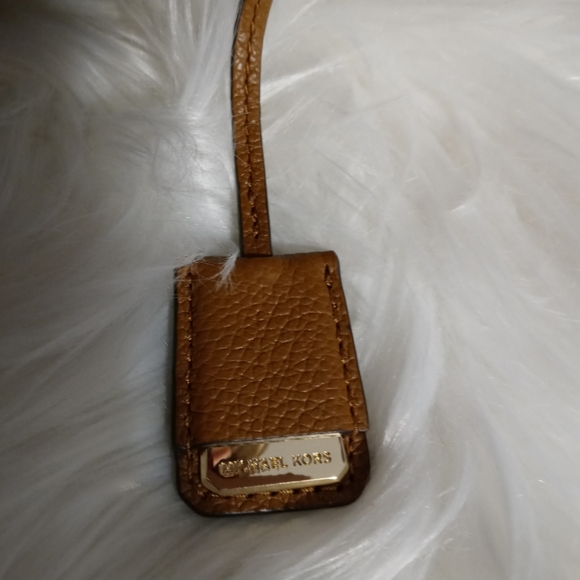 Michael Kors purse ๐ - Picture 4 of 4